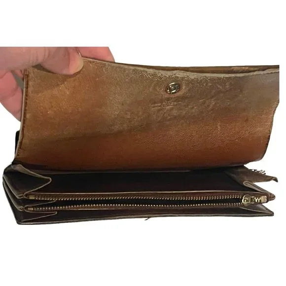 Authentic Louis Vuitton Monogram Canvas Sarah Wallet Date Code: 8911AN - Picture 9 of 16